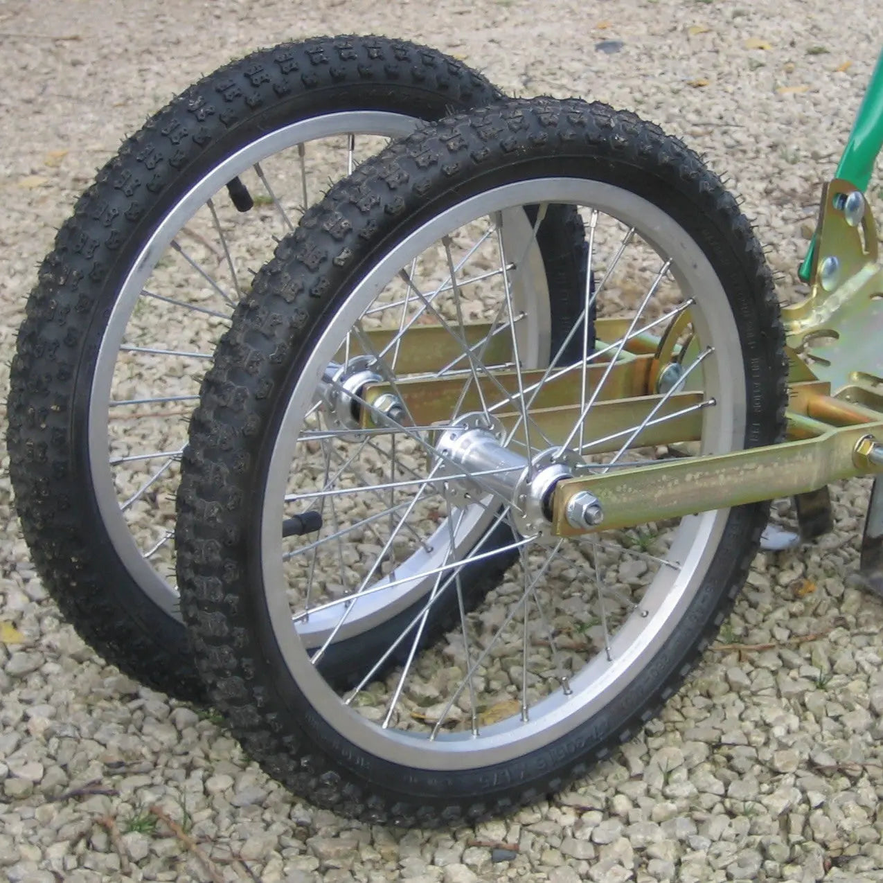 KIT FIXATIONS + ROUE SUPPLÉMENTAIRE 