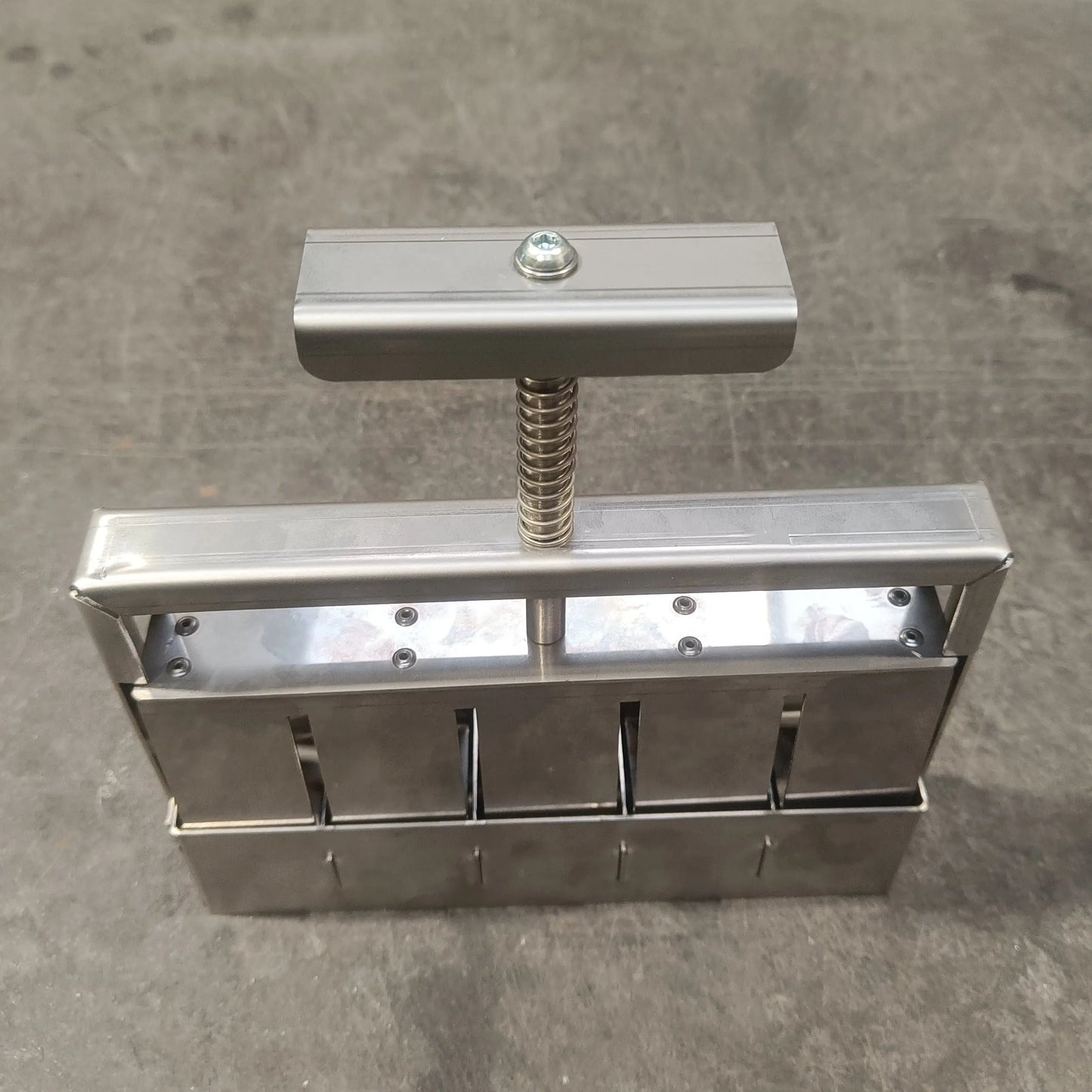 UHRPRESSEN - 5 UHREN à 38 mm